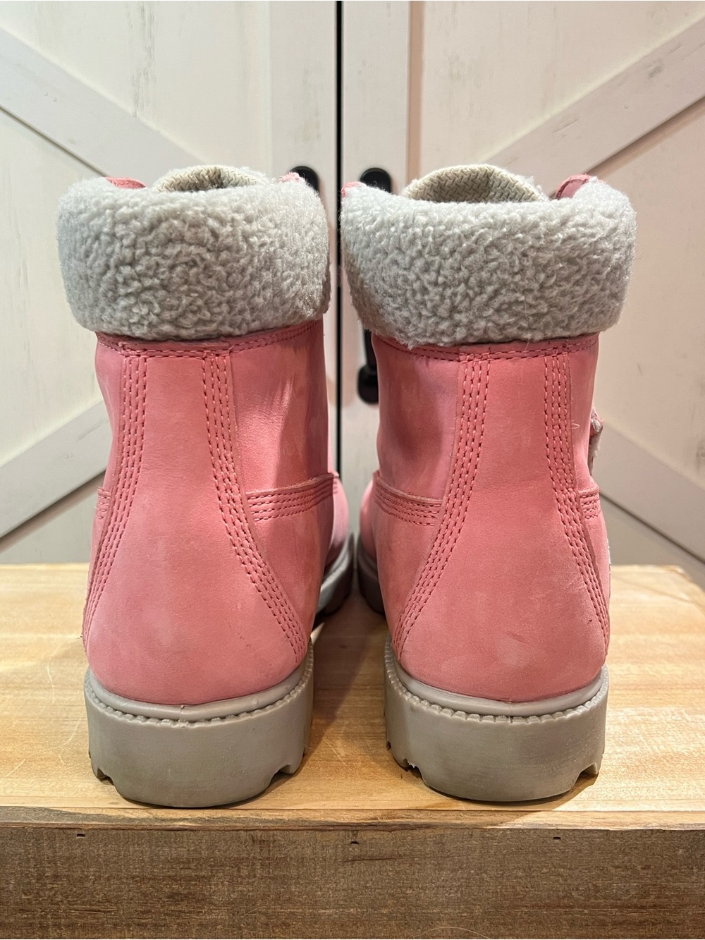 "Timberland Women’s 6-Inch Premium Pink Suede Waterproof Boots with Faux Fur 9 - Picture 10 of 13